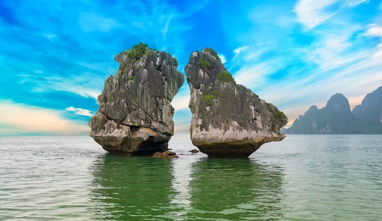 fighting-cocks-rock-halong